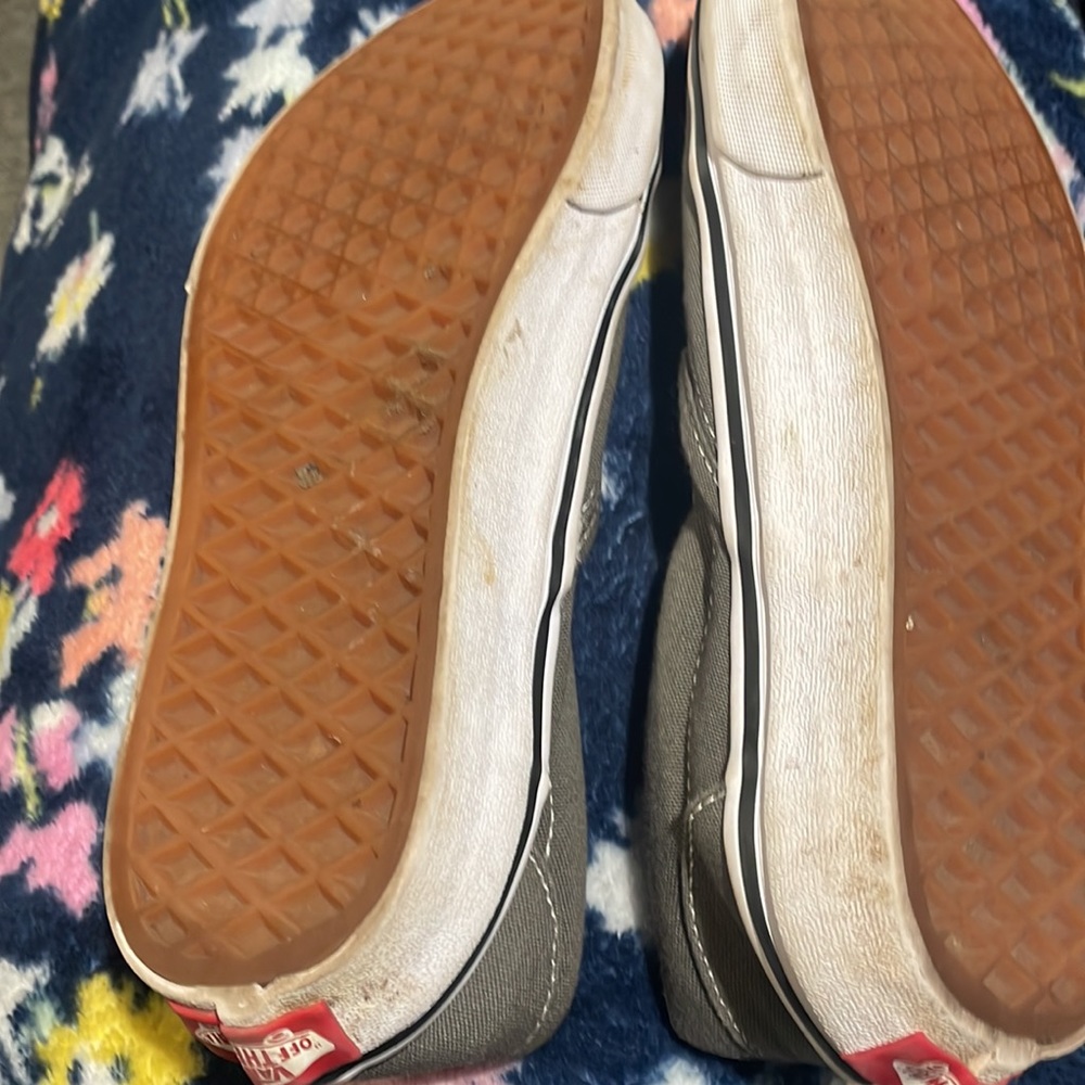 Use dark gray vans - Picture 2 of 3